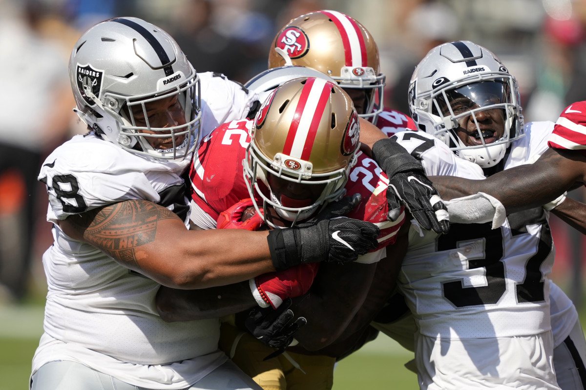 49ers' dual quarterbacks lead the way in victory over Raiders